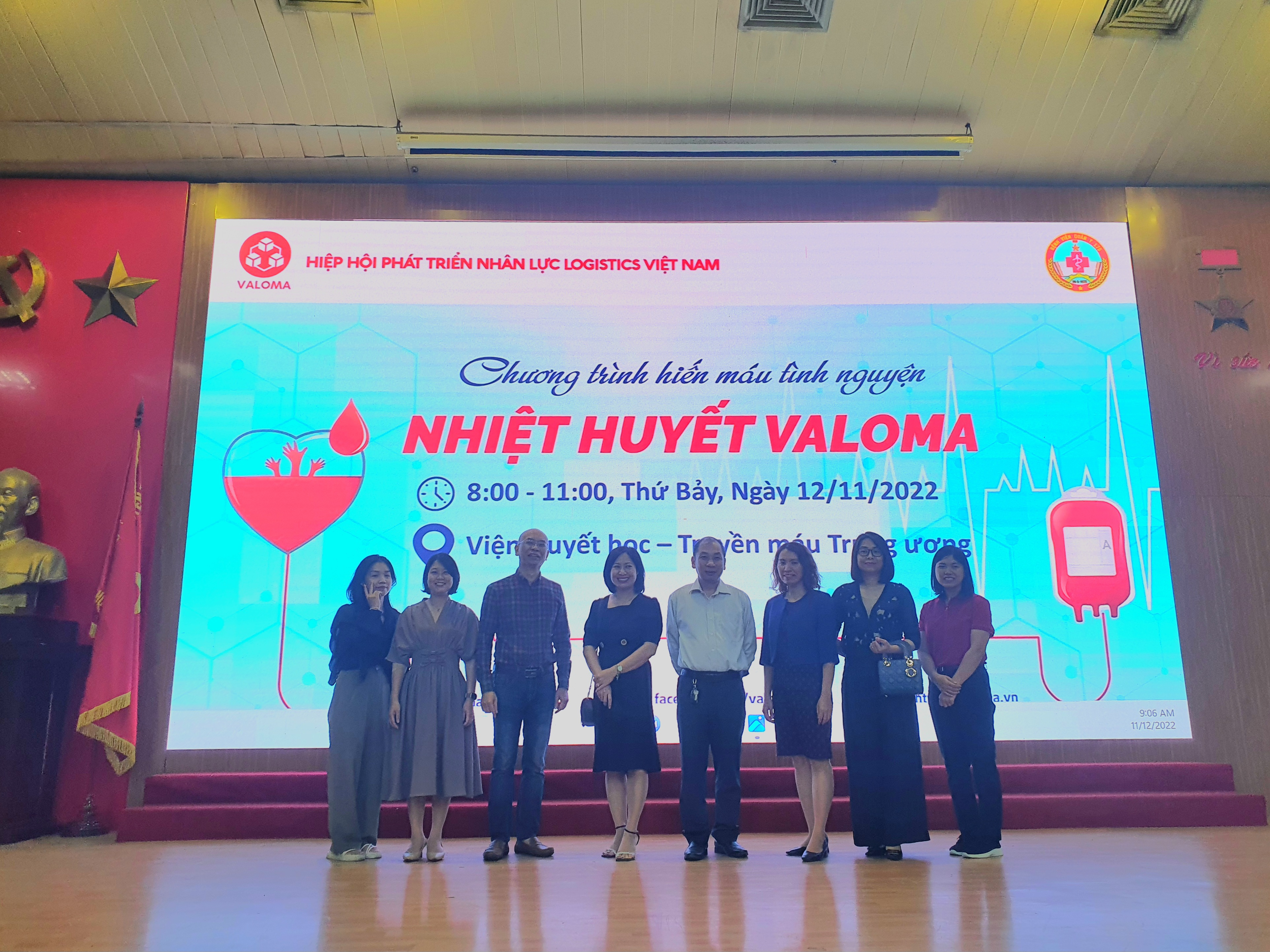 Awarding gifts to patients at National Institute of Hematology and Blood Transfusion