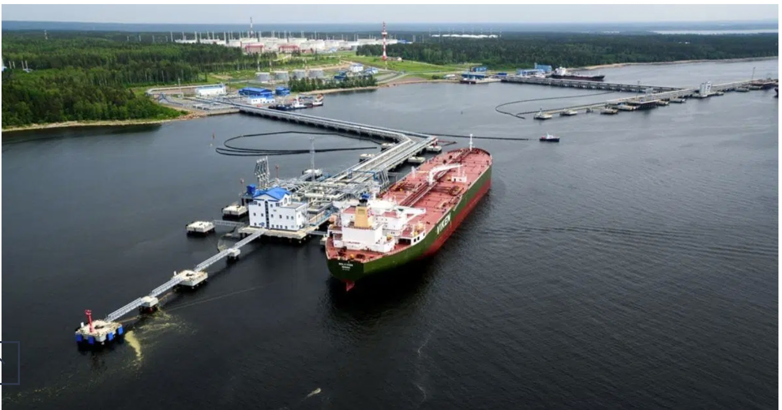 Ukraine lần đầu tiên tấn công cảng dầu lớn nhất của Nga ở biển Baltic