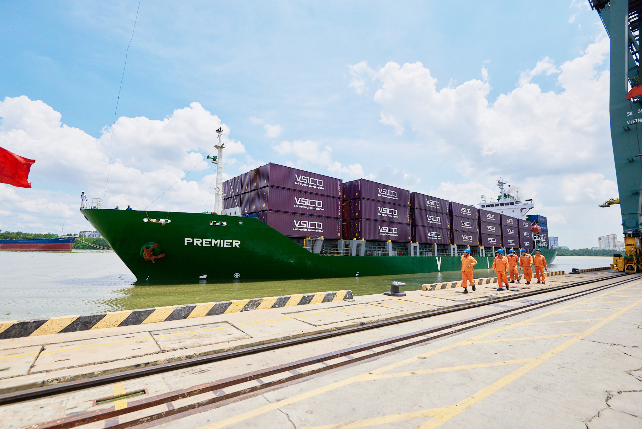 THÔNG BÁO NIÊM YẾT GIÁ CƯỚC VÀ PHỤ PHÍ ÁP DỤNG TỪ 01.01.2026