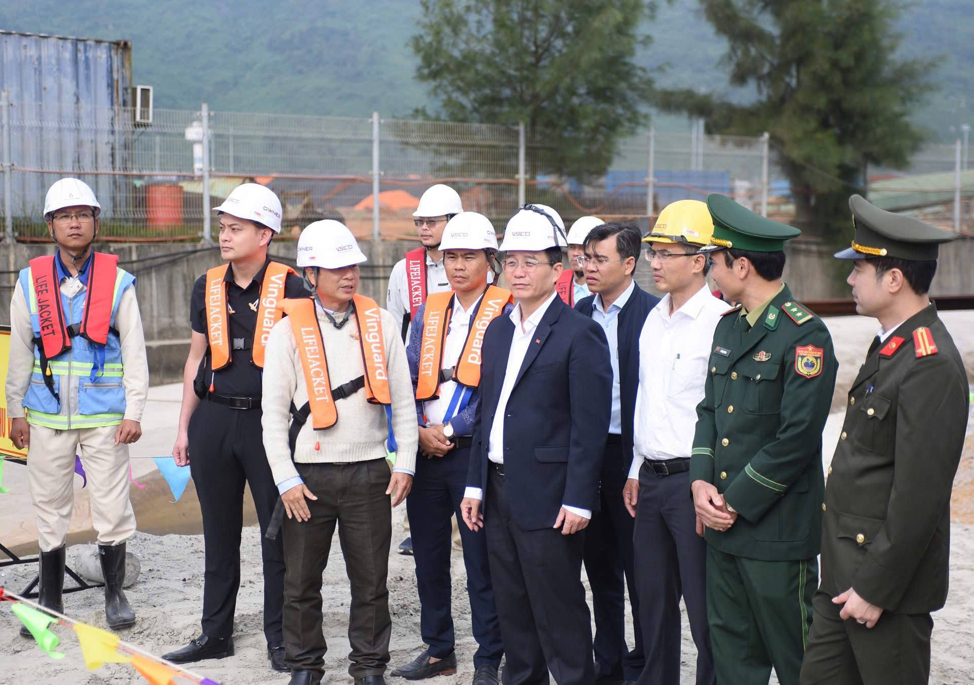 VSICO BÁO CÁO TIẾN ĐỘ DỰ ÁN BẾN SỐ 4, 5 CẢNG CHÂN MÂY TRƯỚC LÃNH ĐẠO THÀNH PHỐ HUẾ