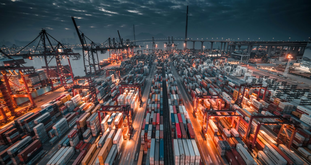 Sự thống trị của Trung Quốc trong sản xuất container và những tác động đối với thương mại toàn cầu