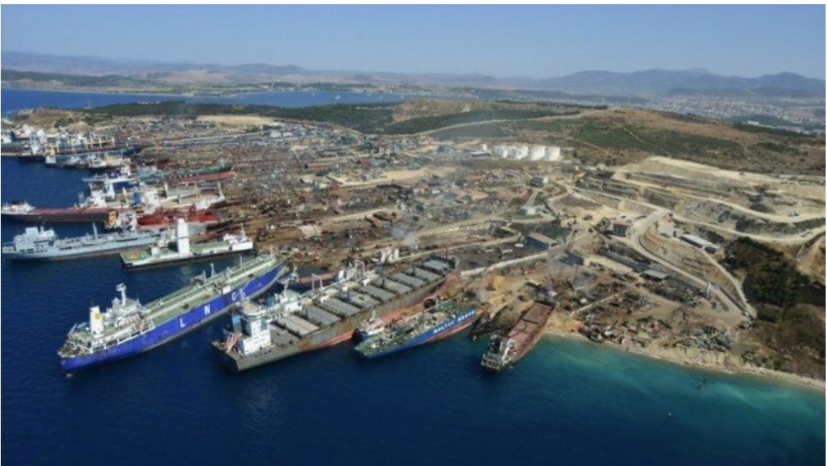 Nghịch lý thị trường tàu container: Ít phá dỡ, nhiều đóng mới