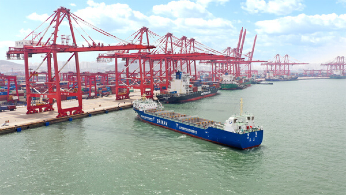 Zhi Fei của Trung Quốc đạt cột mốc “đầu tiên trên thế giới” với hoạt động vận hành tàu container không người lái tại cảng Thanh Đảo