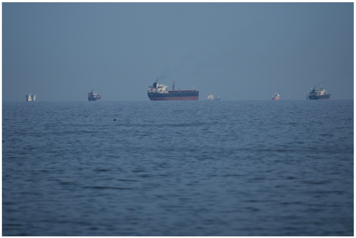 Lưu lượng tàu qua eo biển Hormuz có thể phục hồi lên khoảng 25% so với trước chiến sự trong tuần tới