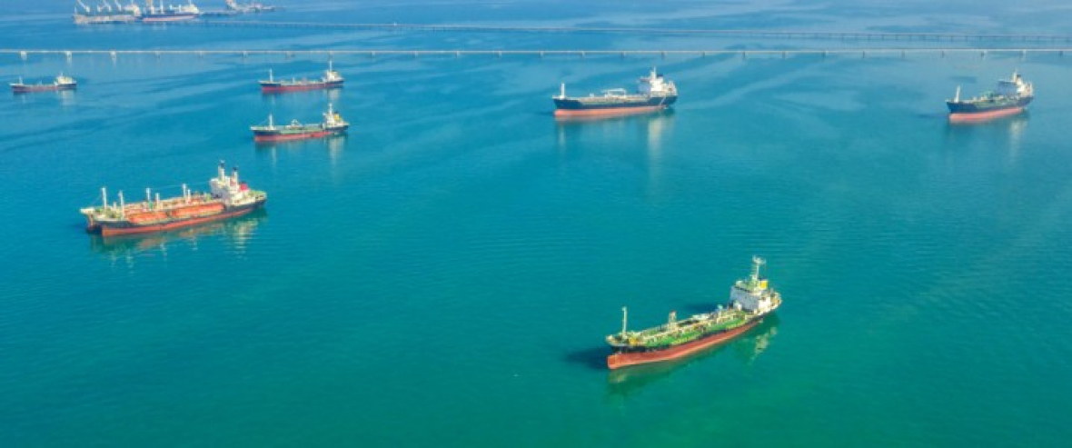 Giá dầu giảm khi Tổng thống Donald Trump phát động “Project Freedom” và OPEC+ tăng sản lượng