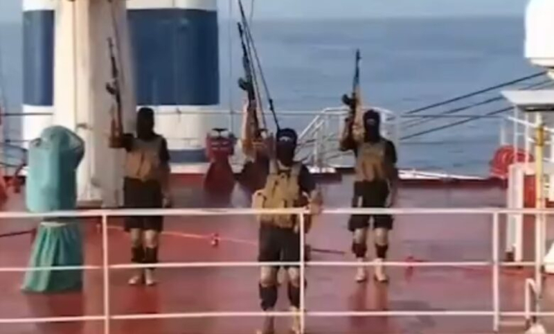 Houthis đang tìm cách hợp pháp hóa vai trò trên biển của mình với dịch vụ "Vận tải an toàn"